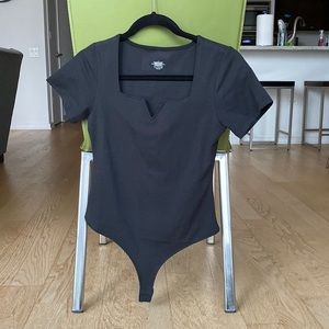 Black Amazon Short-sleeved V-neck Bodysuit